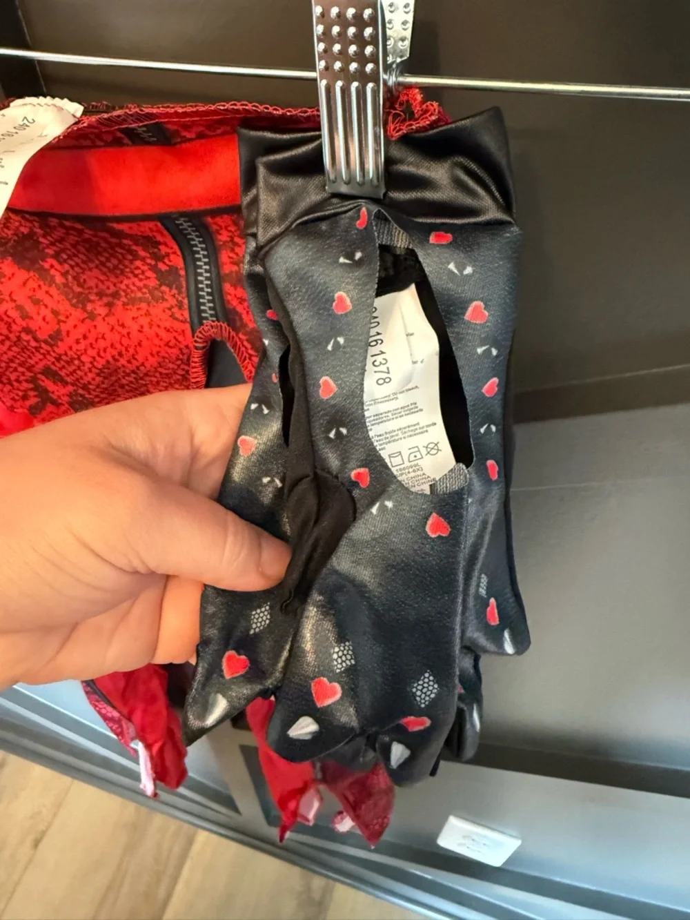 ☀️Rise of Red Costume Set - Jacket & Skirted Leggings NWT and gloves included - Picture 4 of 5